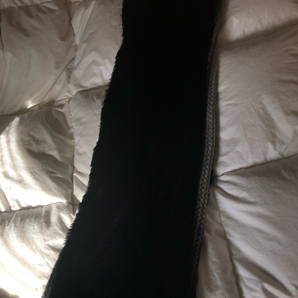 Black and Gray two sided fur and knit winter scarf - Picture 2 of 3